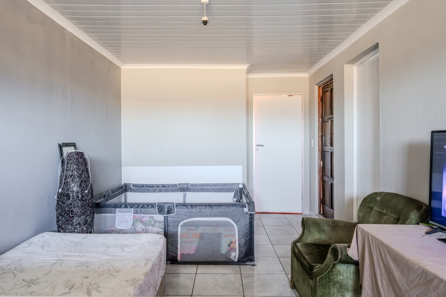 5 Bedroom Property for Sale in Ottery Western Cape